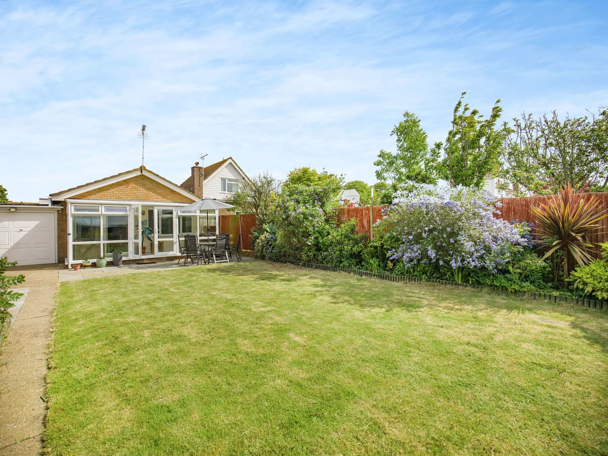 Mae's Lodge - Holiday lodge in Southern England - Image 2