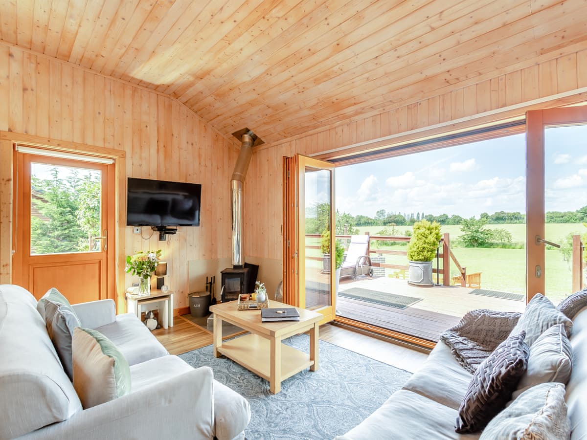 Honeysuckle Lodge - Holiday Lodge in East Anglia - Image 3