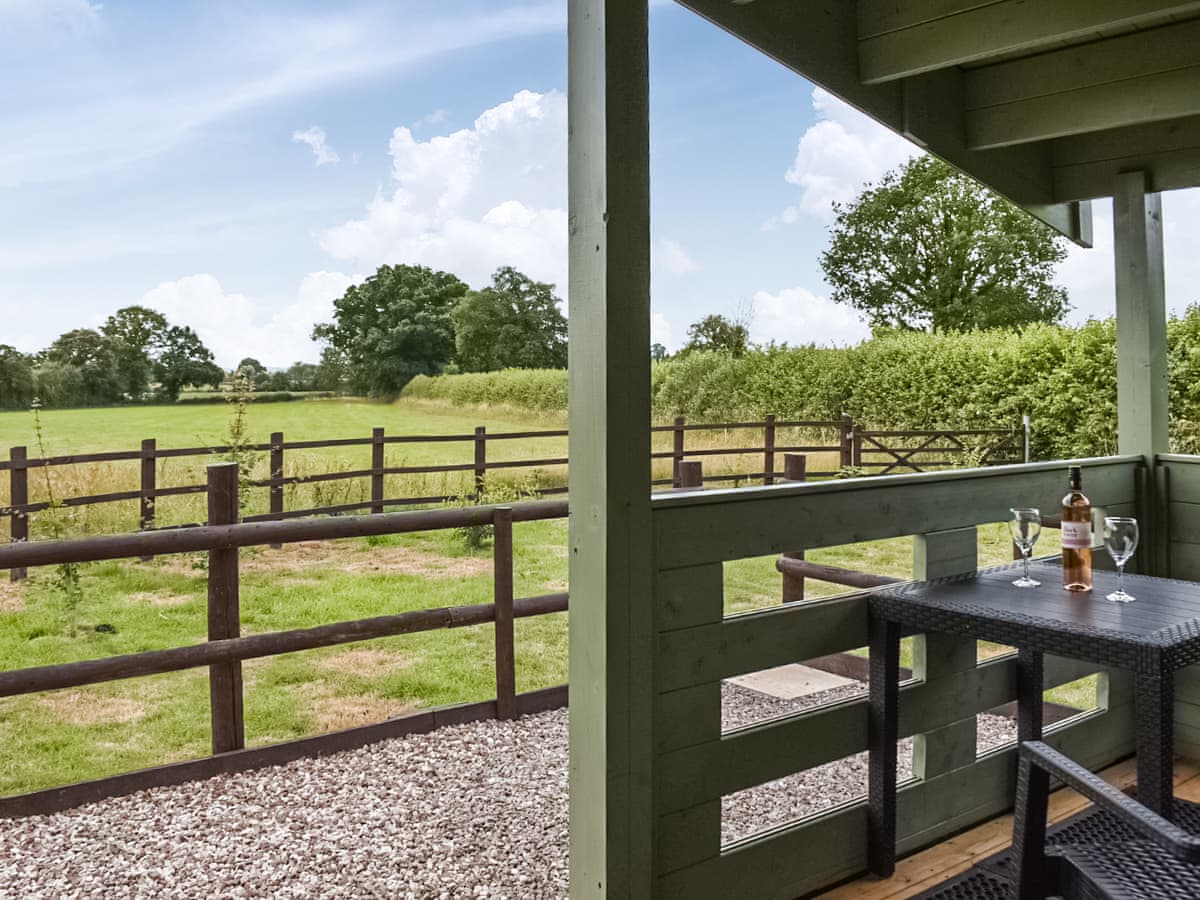 Oak Lodge - Holiday lodge in Central England - Image 2