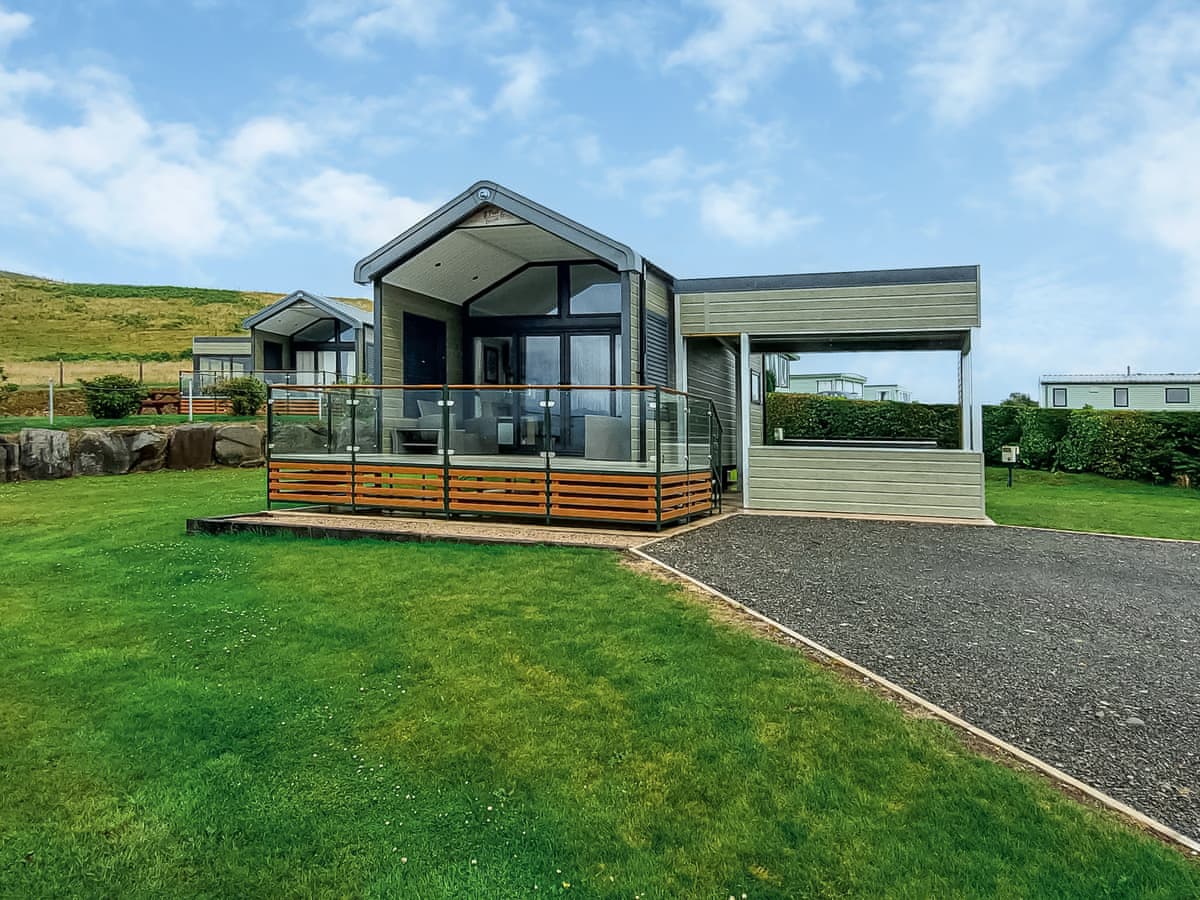 Lake Vyrnwy Luxury Glamping Pod 2