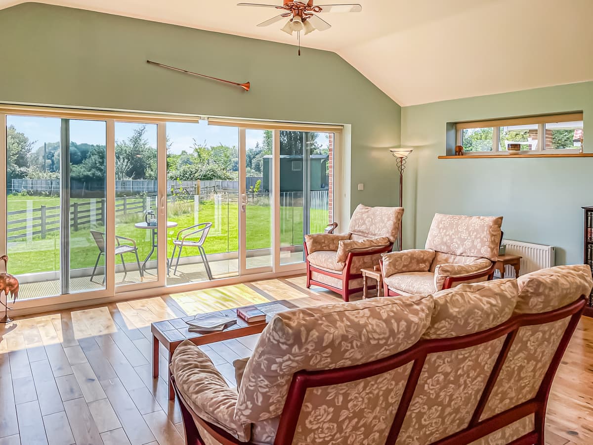 Solar Rise Lodges - Cedar Lodge - Holiday Lodge in East Anglia - Image 3