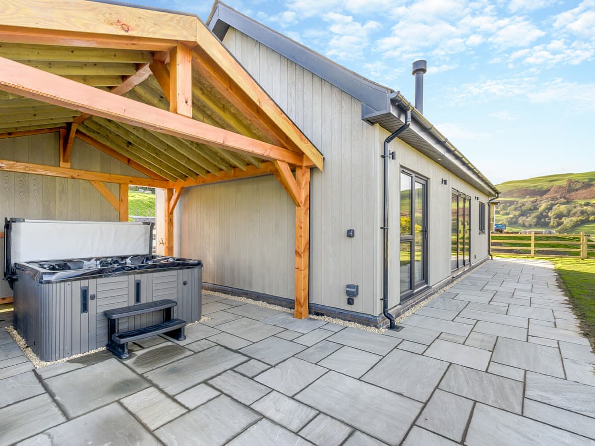 Pentre Lodges - The Warne