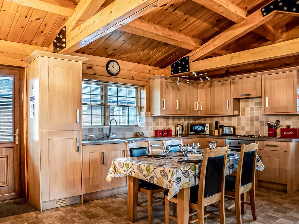 4 Lakeview Lodge - Holiday lodge in Central England - Image 3