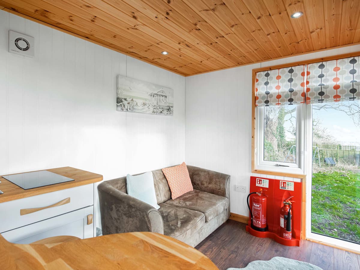 School Lodge - Holiday Lodge in Central England - Image 2