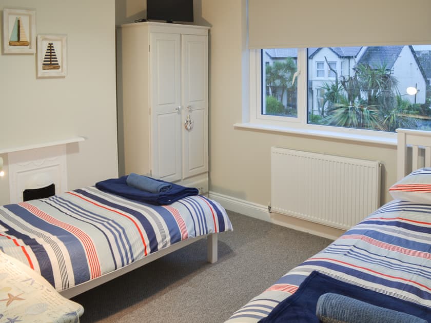 Twin bedroom | Tolcarne Retreat, Newquay