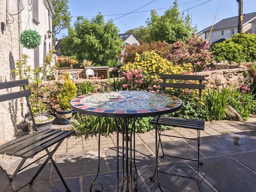 Sitting-out-area | Ty Bobbet, Penysarn