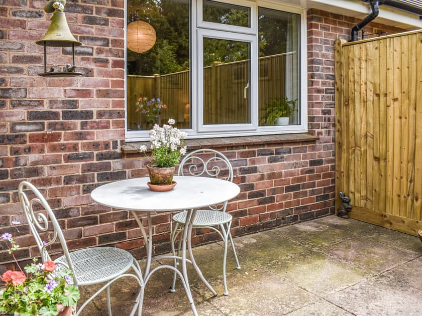 Sitting-out-area | Little Saxby, Crowborough, near Uckfield