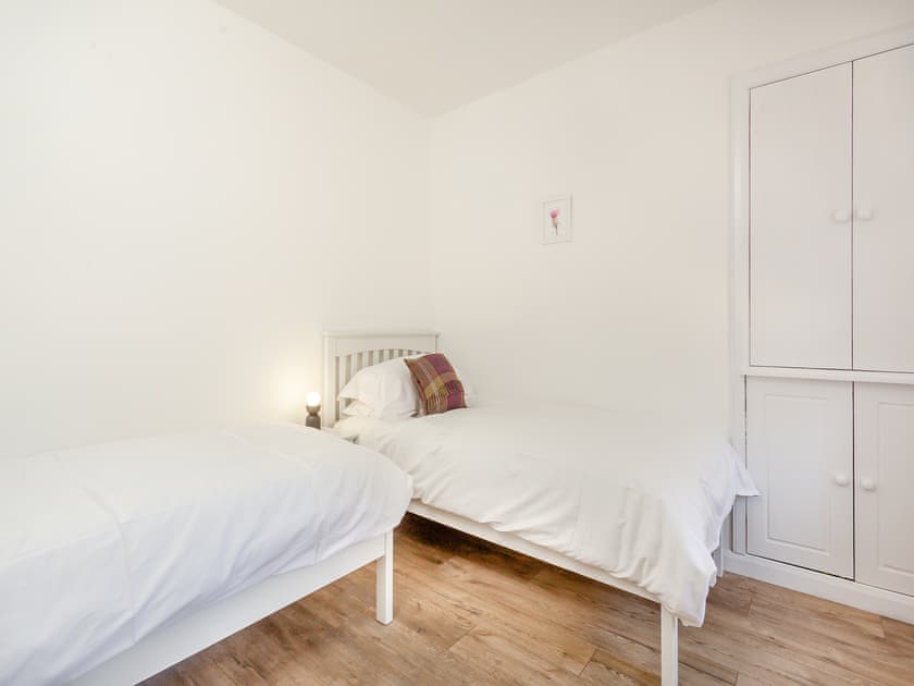 Twin bedroom | Dove Cottage, Inverness
