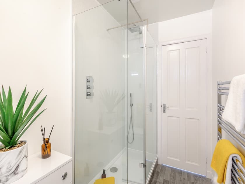 Bathroom | Dove Cottage, Inverness