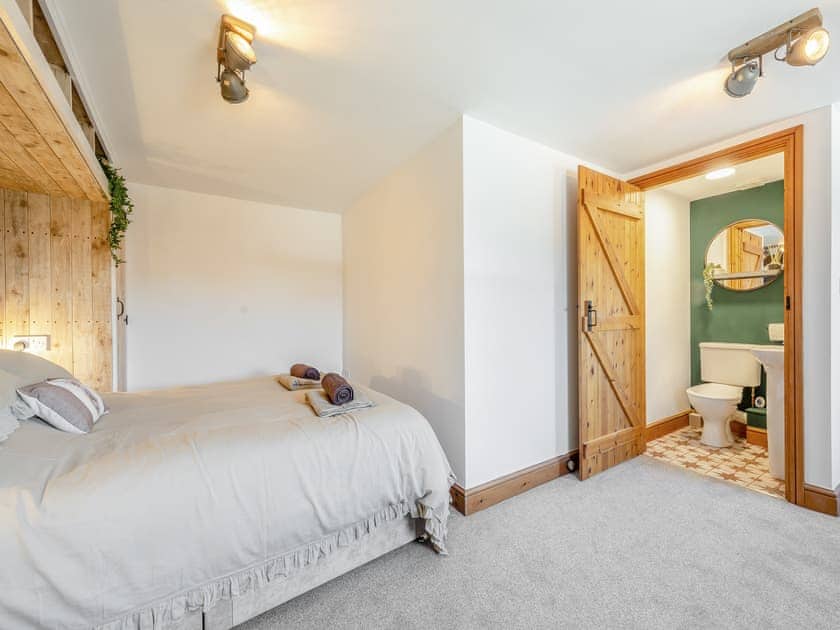 Double bedroom | Hunters Lodge - Mellaston Cottages, Hundleton, near Pembroke