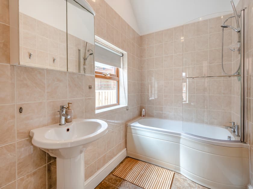 Bathroom | Firs Retreat, Balderton, near Newark