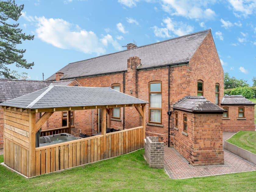 Exterior | Firs Retreat, Balderton, near Newark