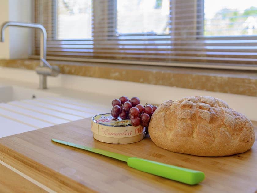 Tastefully modern kitchen area  | Finch Cottage, Farnborough, near Banbury