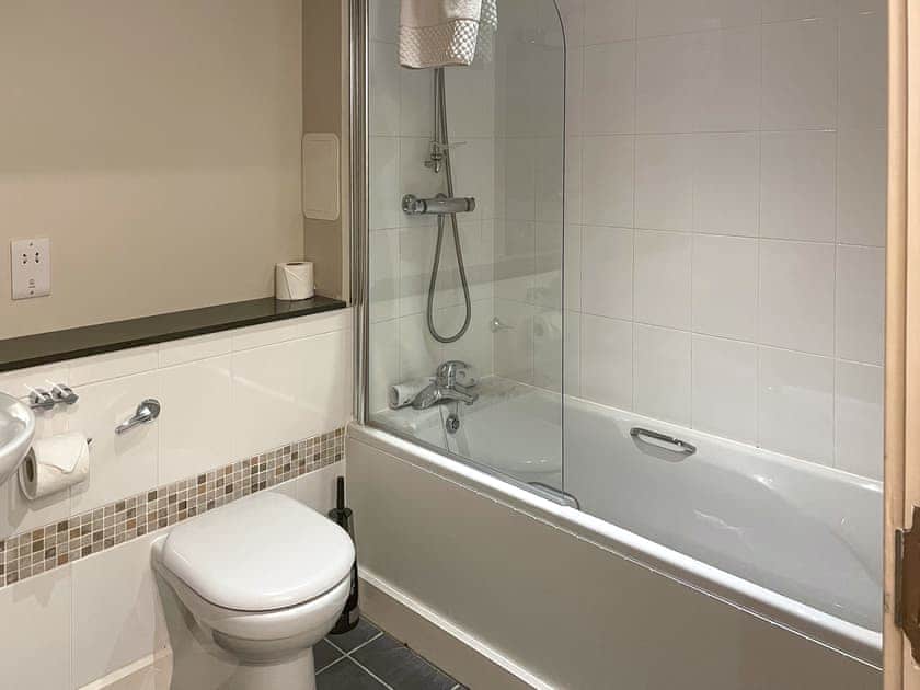 Bathroom | Raven Wing 17 - Highland Club, Fort Augustus
