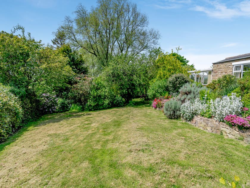 Garden and grounds | Gunpowder House, East Barnby, near Whitby