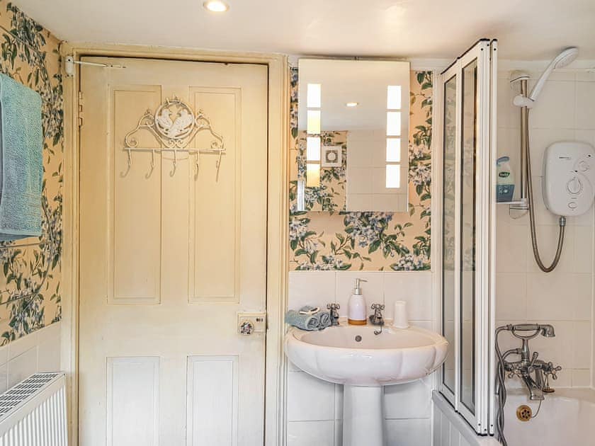 Bathroom | Ivy Cottage, Crieff