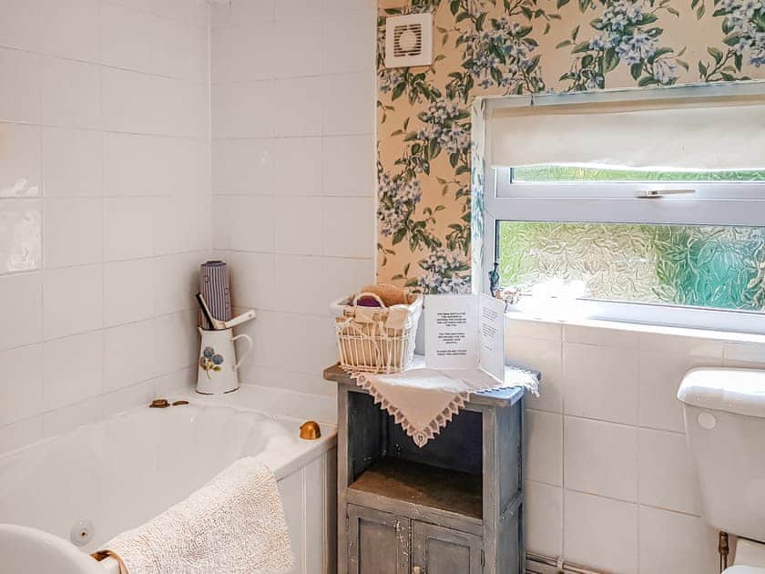 Bathroom | Ivy Cottage, Crieff