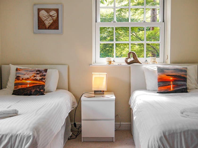 Twin bedroom | Glan Yr Afon - Lounge Holidays, Dolgellau
