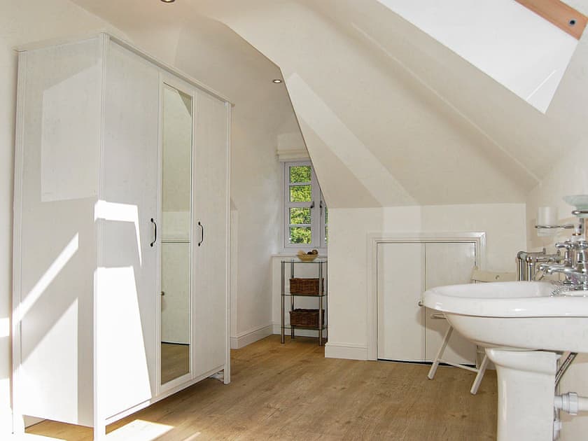 Bathroom | Glan Yr Afon - Lounge Holidays, Dolgellau