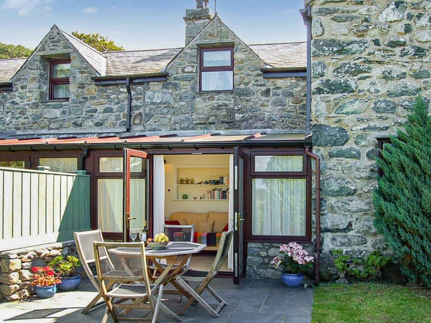 Garden | Henborth Mawr Period Cottage, Barmouth