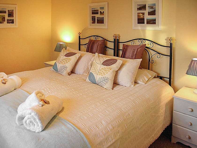 Double bedroom | Min Afon Sea View Cottage, Llanaber, near Barmouth