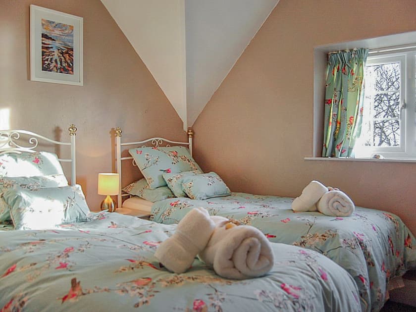 Twin bedroom | Min Afon Sea View Cottage, Llanaber, near Barmouth