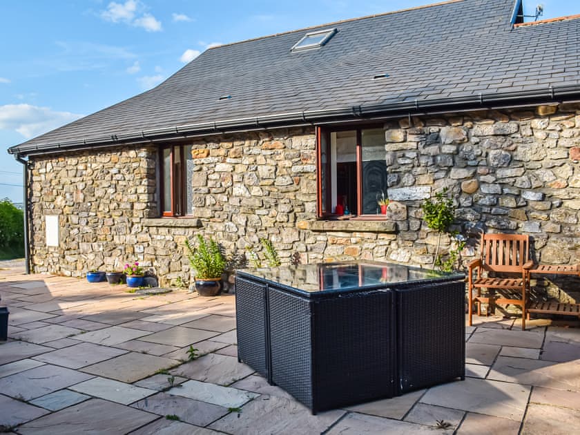 Sitting-out-area | Honeysuckle Cottage, Pennard