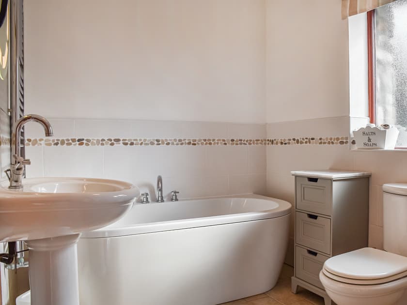 Bathroom | Honeysuckle Cottage, Pennard