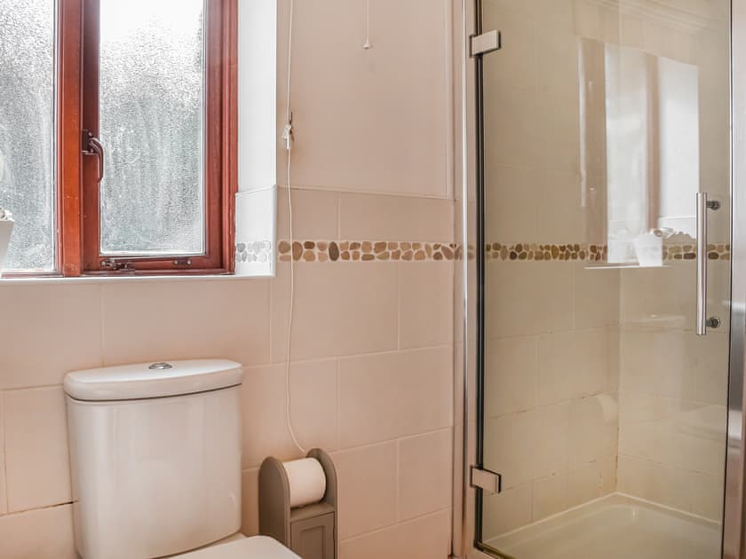 Bathroom | Honeysuckle Cottage, Pennard