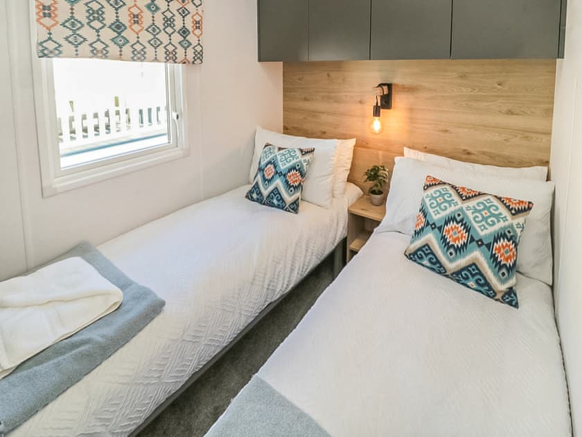 Twin bedroom | Long View  Lodge, Felton