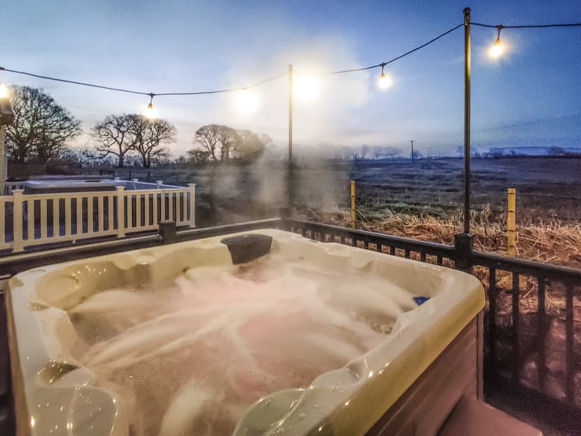 Jacuzzi | Long View  Lodge, Felton