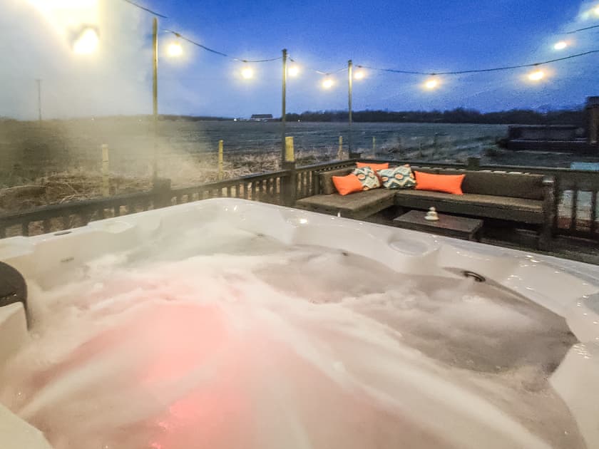 Jacuzzi | Long View  Lodge, Felton