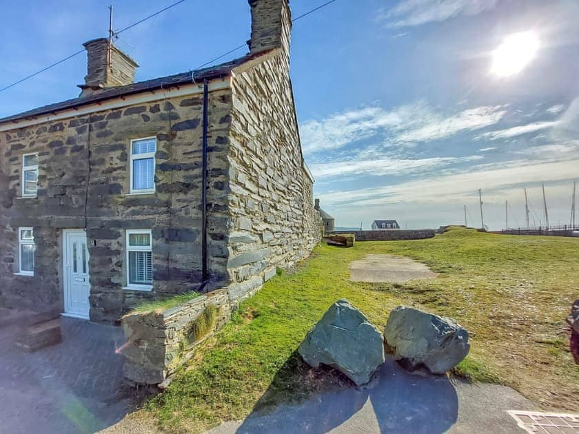 Exterior | Craig View Fishermans Cottage - Lounge Holidays, Barmouth