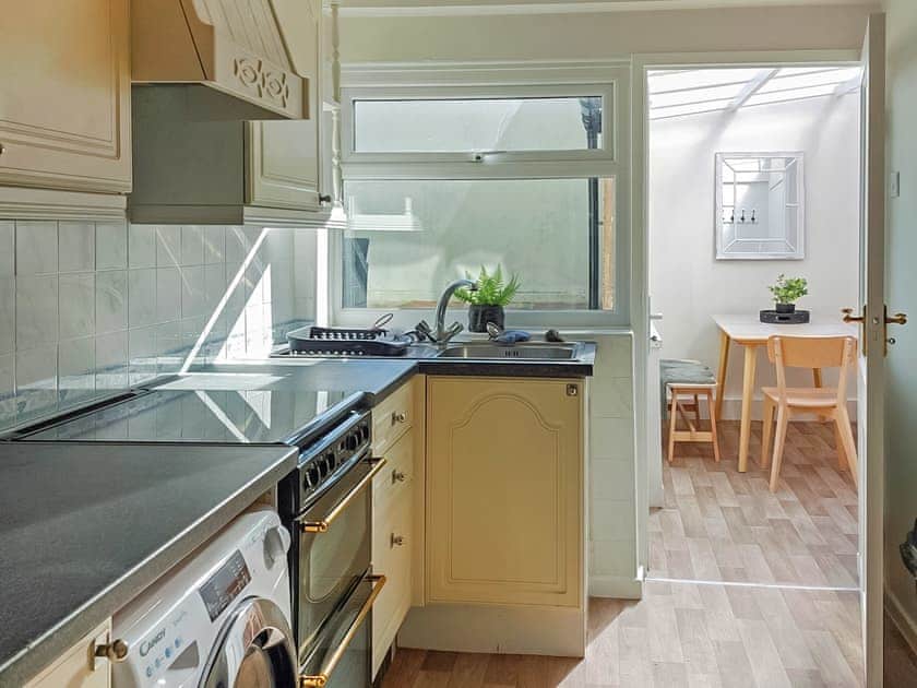Kitchen | Craig View Fishermans Cottage - Lounge Holidays, Barmouth