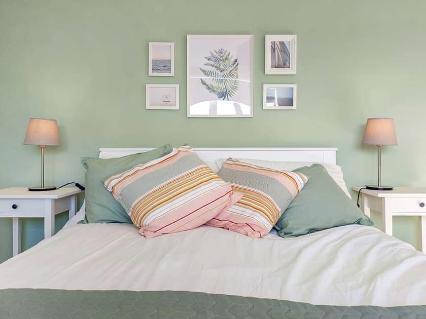 Double bedroom | Craig View Fishermans Cottage - Lounge Holidays, Barmouth
