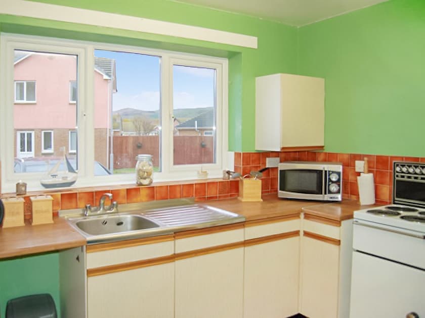 Kitchen | Seagull Beach House - Lounge Holidays, Tywyn