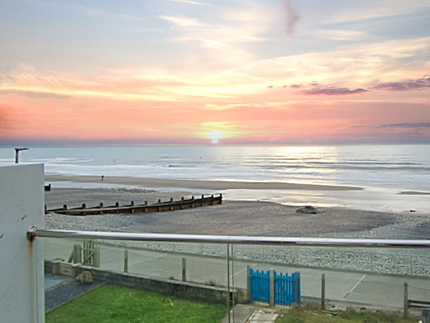 View | Seagull Beach House - Lounge Holidays, Tywyn