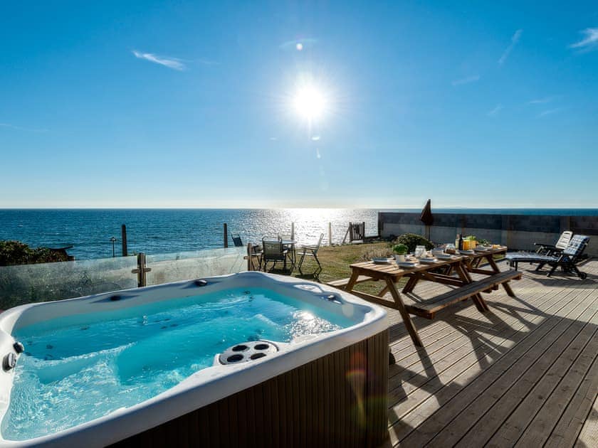 Jacuzzi | Sound Of The Sea, Tywyn