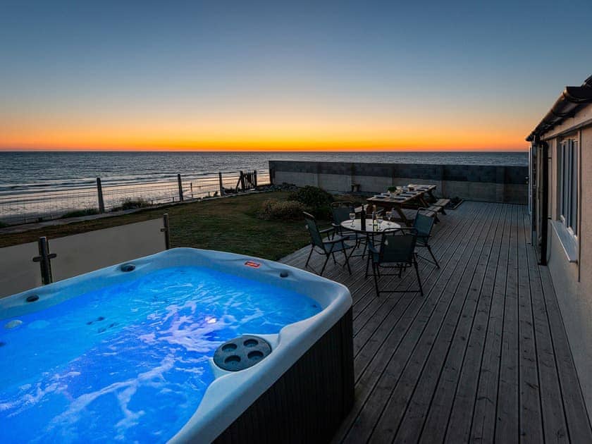 Jacuzzi | Sound Of The Sea, Tywyn