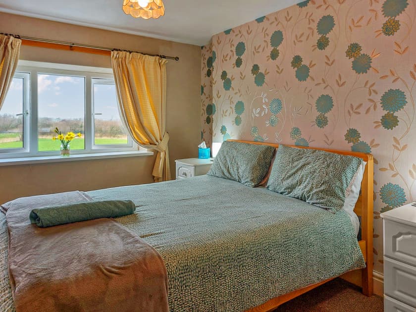 Double bedroom | South View Cottage, Fairbourne