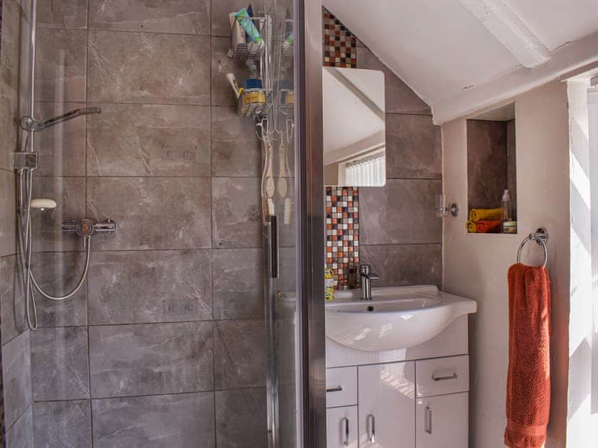 Bathroom | Willow Tree Cottage, Angarrack, near Hayle