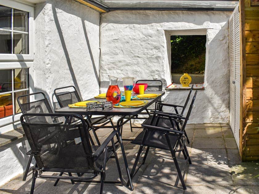 Sitting-out-area | Willow Tree Cottage, Angarrack, near Hayle
