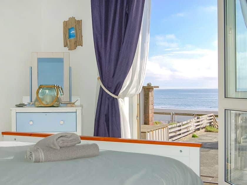 Double bedroom | Chwerthin Y Mor Beach House, Aberdovey
