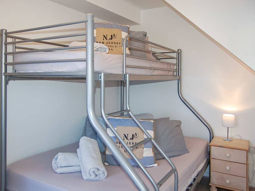Bunk bedroom | Chwerthin Y Mor Beach House, Aberdovey