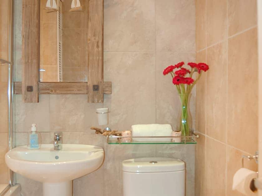 Bathroom | Chwerthin Y Mor Beach House, Aberdovey