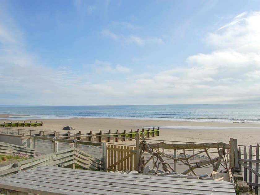 Surrounding area | Chwerthin Y Mor Beach House, Aberdovey