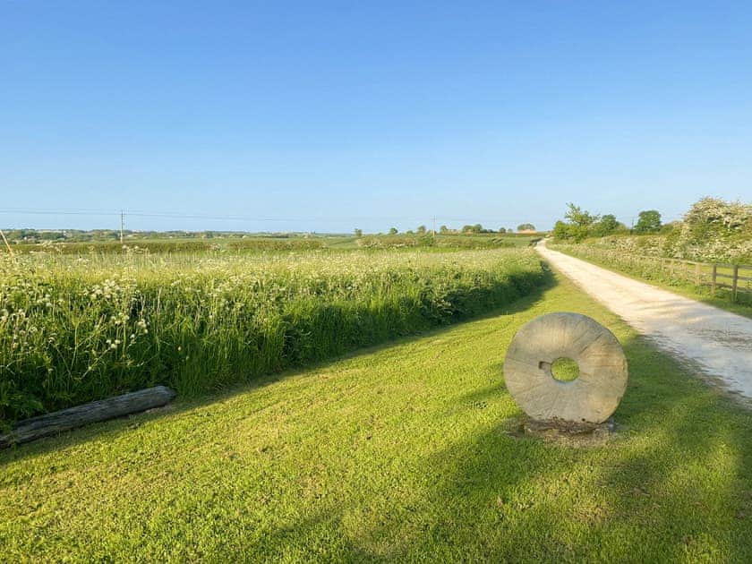 Surrounding area | Mullins Cottage - Lebberston Carr Farm, Lebberston, near Filey