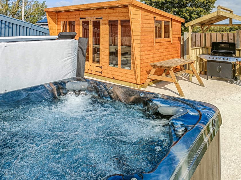 Hot tub | Gorwelon, Aberaeron