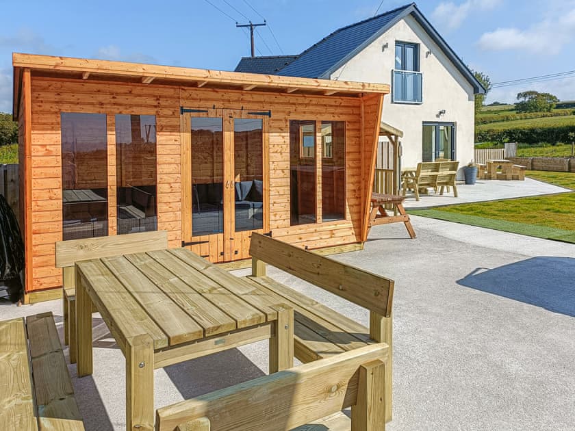 Summerhouse | Gorwelon, Aberaeron