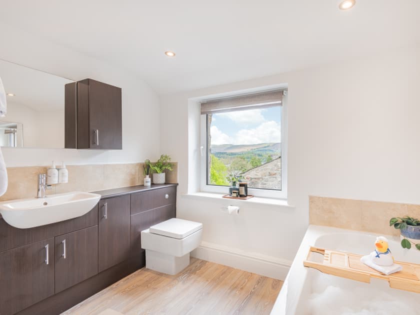 Bathroom | Weavers Cottage, Kirkby Lonsdale
